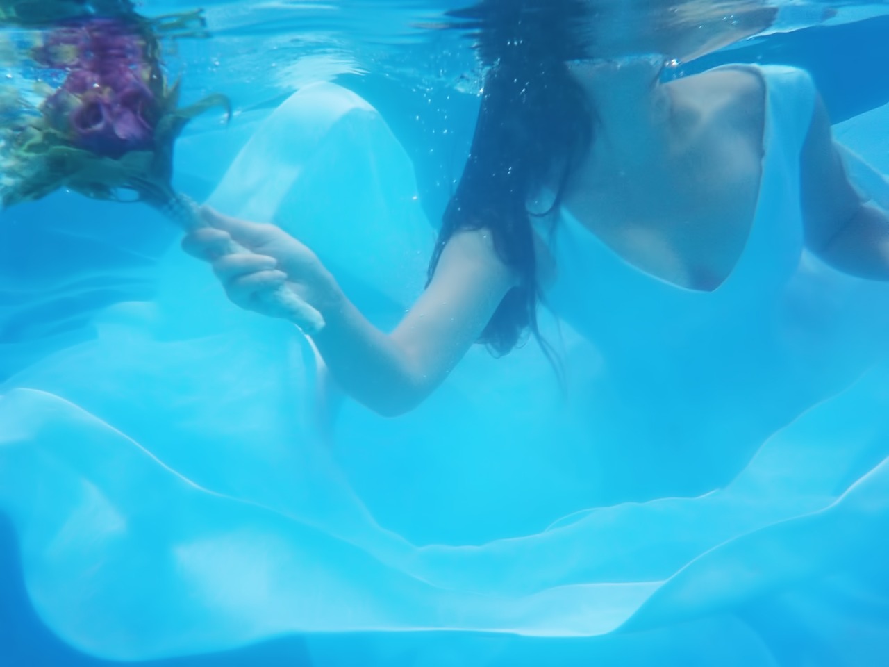 Underwater, Dress